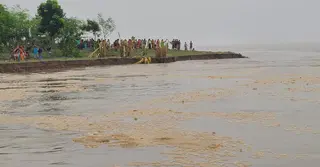 চাঁপাইনবাবগঞ্জে পদ্মার তীব্র ভাঙন; আতঙ্কে নদীতীরের মানুষ